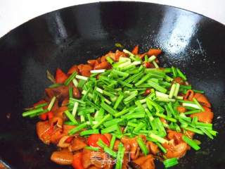 Stir-fried Large Intestine with Green Garlic recipe