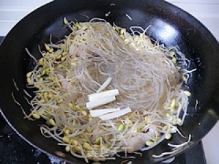 Bean Sprouts Stewed Vermicelli recipe