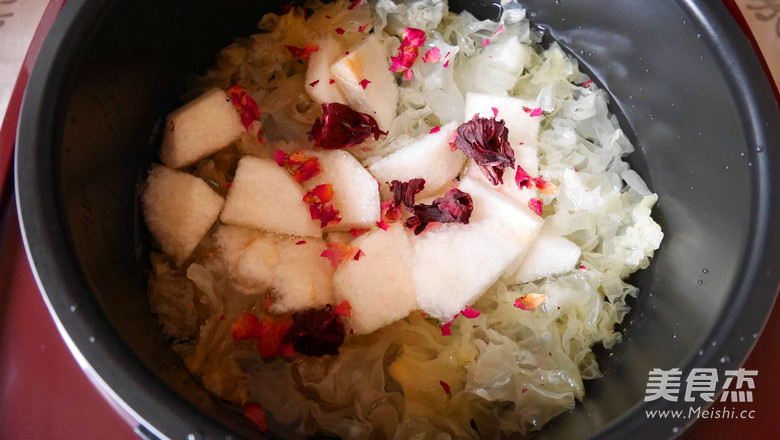 White Fungus and Sydney Baked Soup recipe