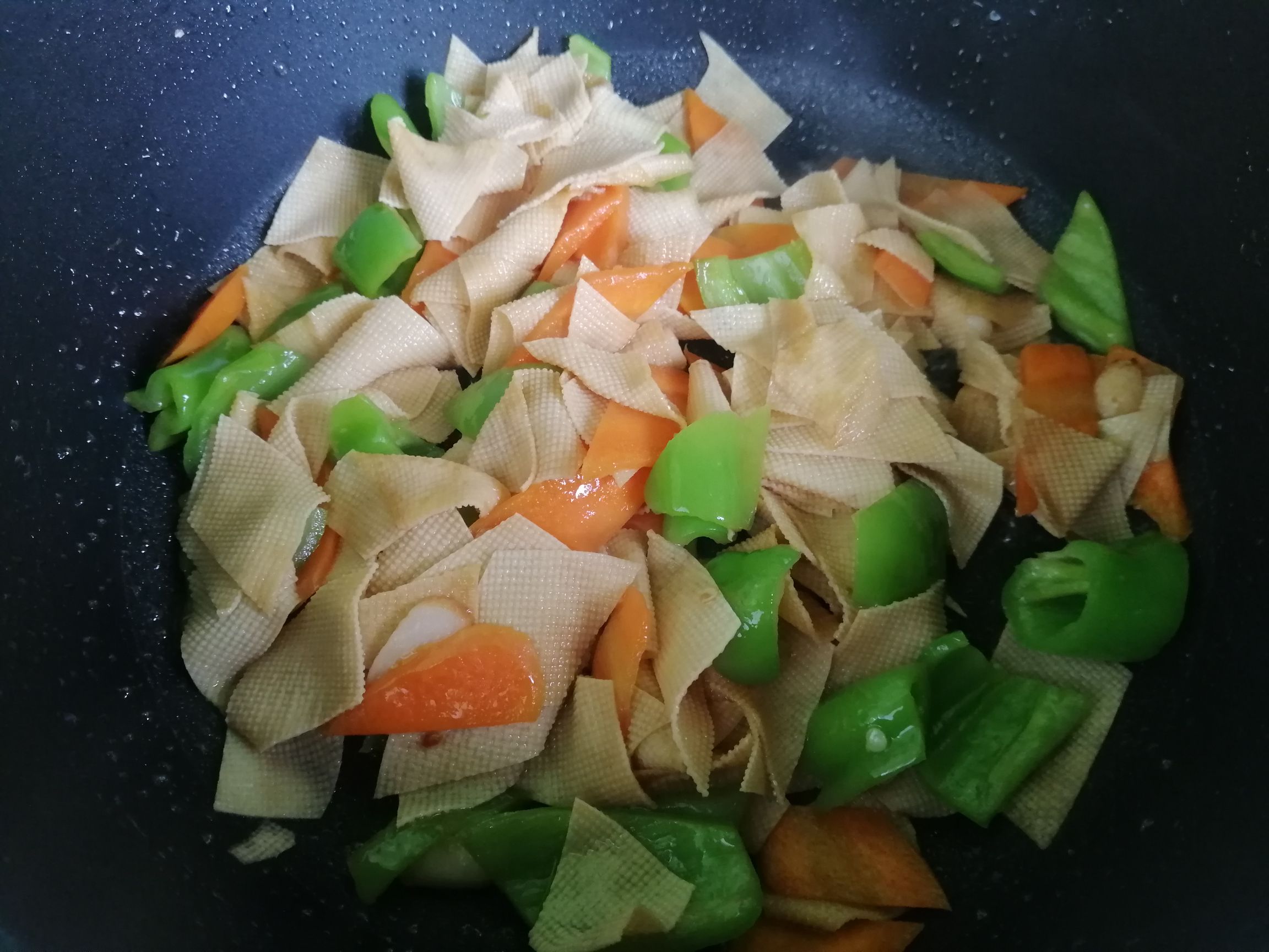 Stir-fried Tofu Skin with Carrot and Pepper recipe