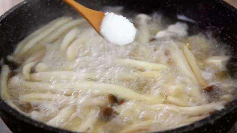 Double Mushroom Ham Tofu Soup recipe