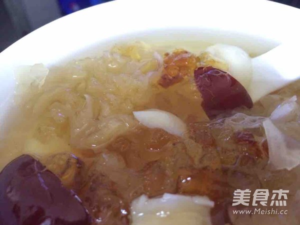 Summer Peach Gum and Snow Fungus Syrup recipe