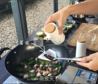 Stir-fried Octopus Slices with Black Pepper recipe