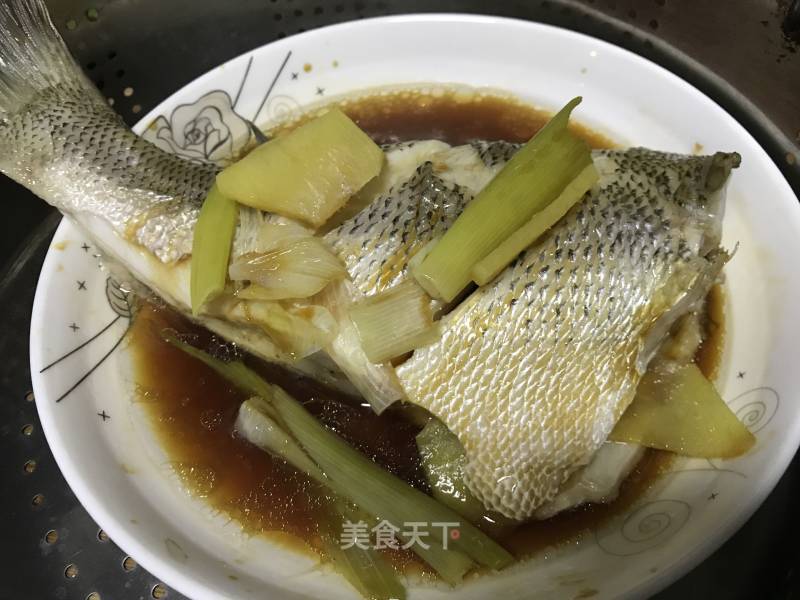 Simple and Delicious Steamed Sea Bass recipe