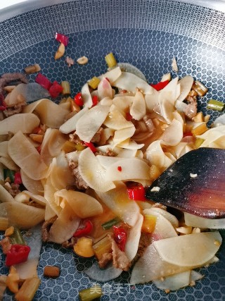 Stir-fried Beef with White Radish recipe