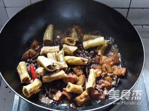 Braised Pork with Bean Tendon Sticks recipe