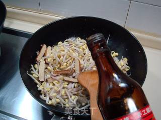 Home-made Small Stir-fry "fragrant Pork with Dried Beans" recipe