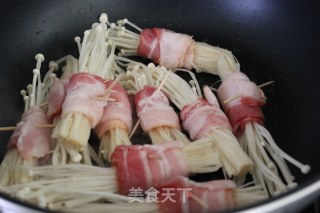 Pan-fried Bacon and Enoki Mushroom Roll recipe