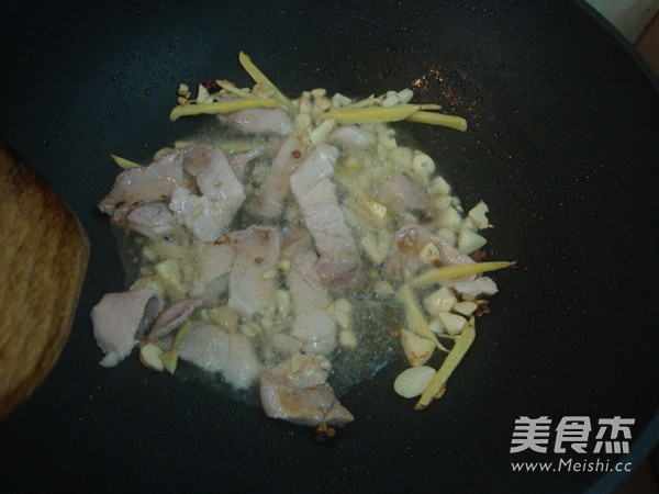 Stir-fried Parsley with Pork Liver recipe