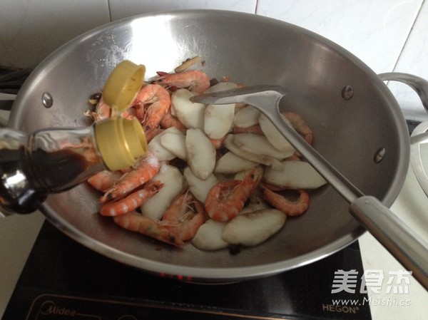 Stir-fried Shrimp with Soy Sauce and Yam recipe