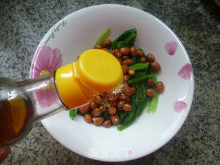 Peanuts Mixed with Lettuce recipe