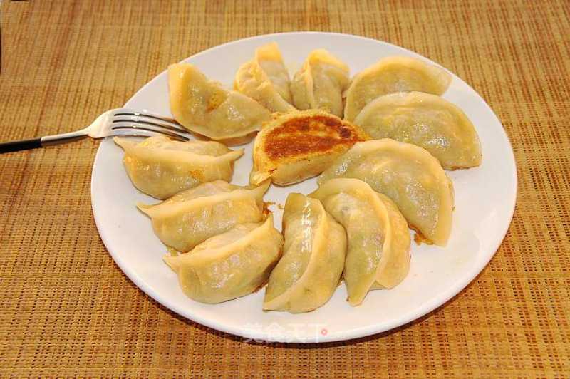 Fried Dumplings Stuffed with Cabbage and Mushrooms