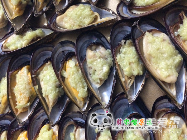 Roasted Mussels with Garlic recipe