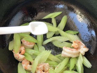 Fried Shrimp with Celery recipe