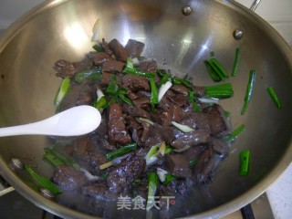 Stir-fried Pork Blood with Green Garlic recipe