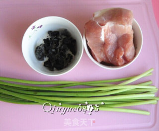 Stir-fried Pork with Garlic Moss Fungus recipe