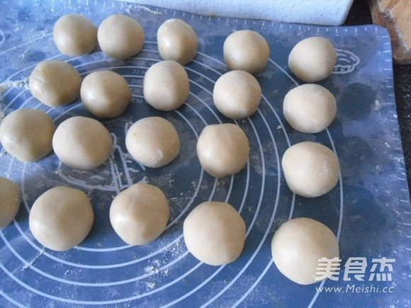 Pumpkin Paste Filling Mooncakes recipe