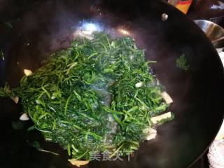 Stir-fried Chrysanthemum Leaves recipe