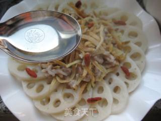 Steamed Lotus Root Slices with Whitebait Pork recipe