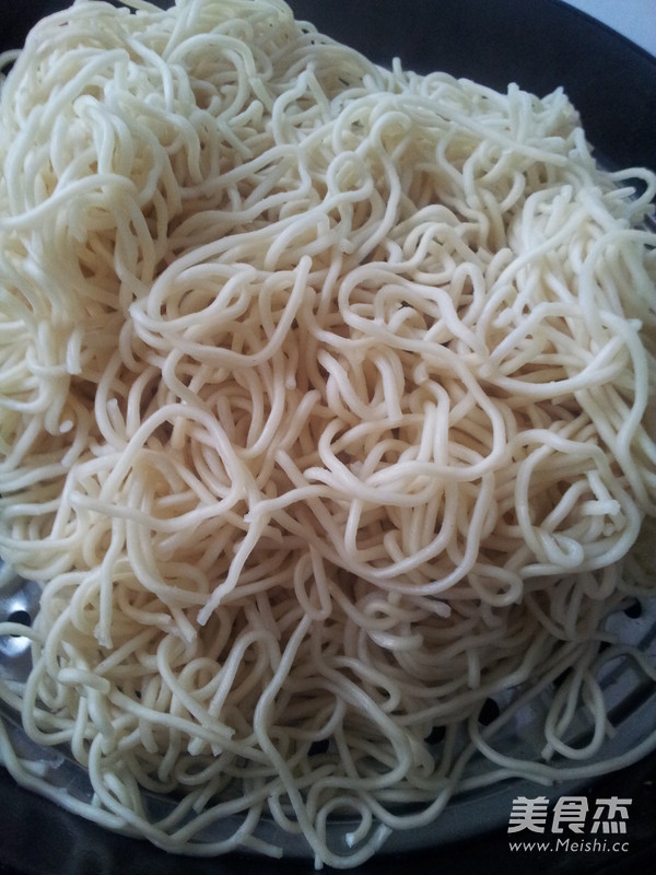 Fried Noodles with Enoki Mushroom recipe