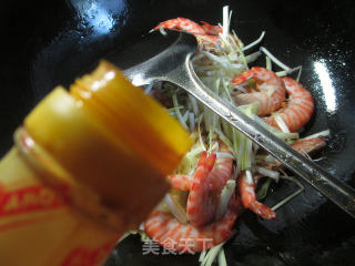 Fried Shrimp with Leek Sprouts recipe