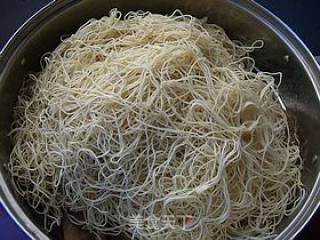 Steamed Lom Noodles with Dried Beans recipe