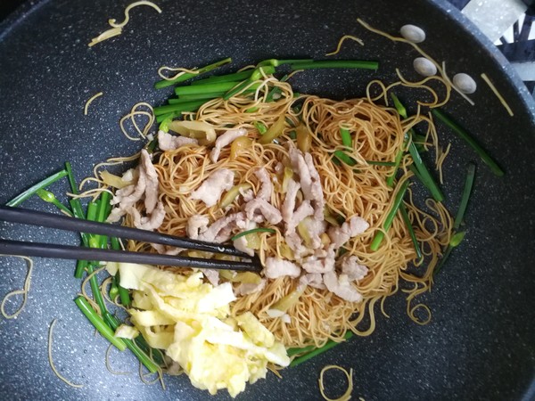 Fried Noodles with Mustard Pork recipe