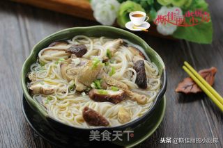 Rice Noodles with Mushroom and Chicken Soup recipe