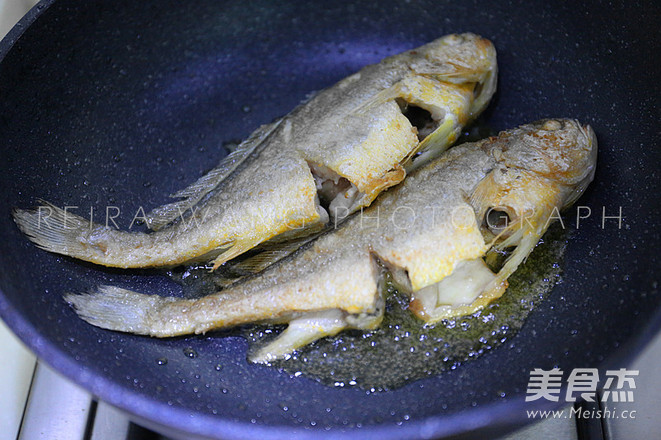 Yellow Croaker with Tofu recipe