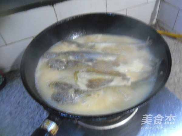 Braised Fish with Garlic recipe