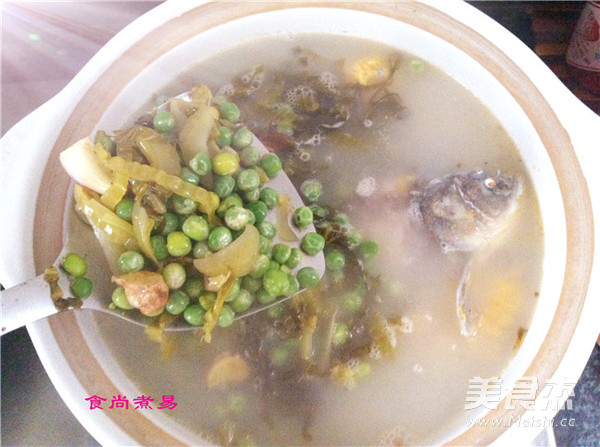 Crucian Carp, Peas and Pickles in Clay Pot recipe