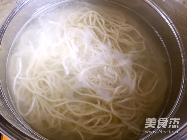 Laotan Pickled Cabbage and Beef Flavored Noodles recipe