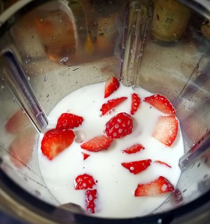 Strawberry Honey Milkshake recipe