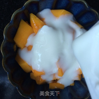 Dried Fruit Yogurt Mango Bowl recipe