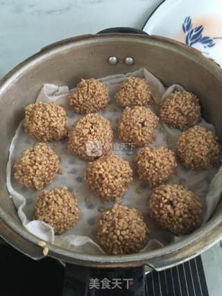 Glutinous Rice Balls with Egg Yolk and Meat Filling recipe