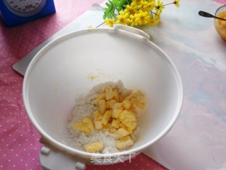 Crispy and Delicious Pineapple Cake recipe