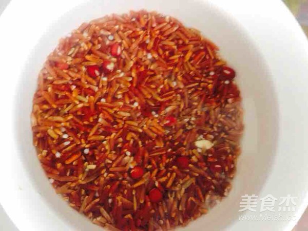 Chinese Wolfberry, Red Beans, Red Rice and Peanut Porridge recipe