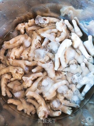 Internet Celebrity Food-"lemon Fragrant Chicken Feet" recipe