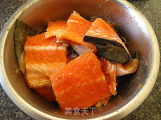 Pan-fried Salmon Bone with Basil recipe