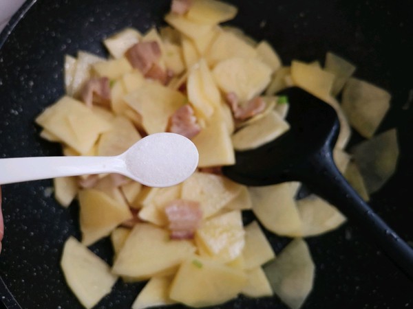 Stir-fried Potato Chips with Pork Belly recipe