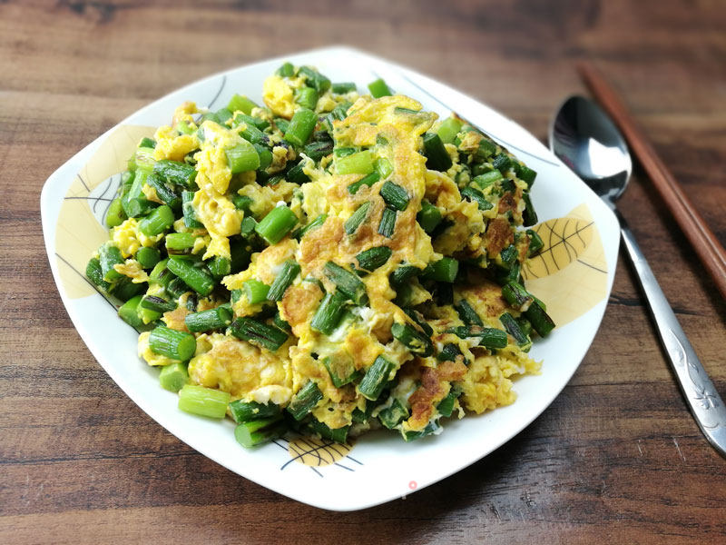 Scrambled Eggs with Garlic Moss recipe
