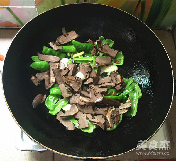 Spicy Stir-fried Braised Pork Heart recipe