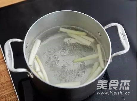 White Asparagus in Golden Soup recipe