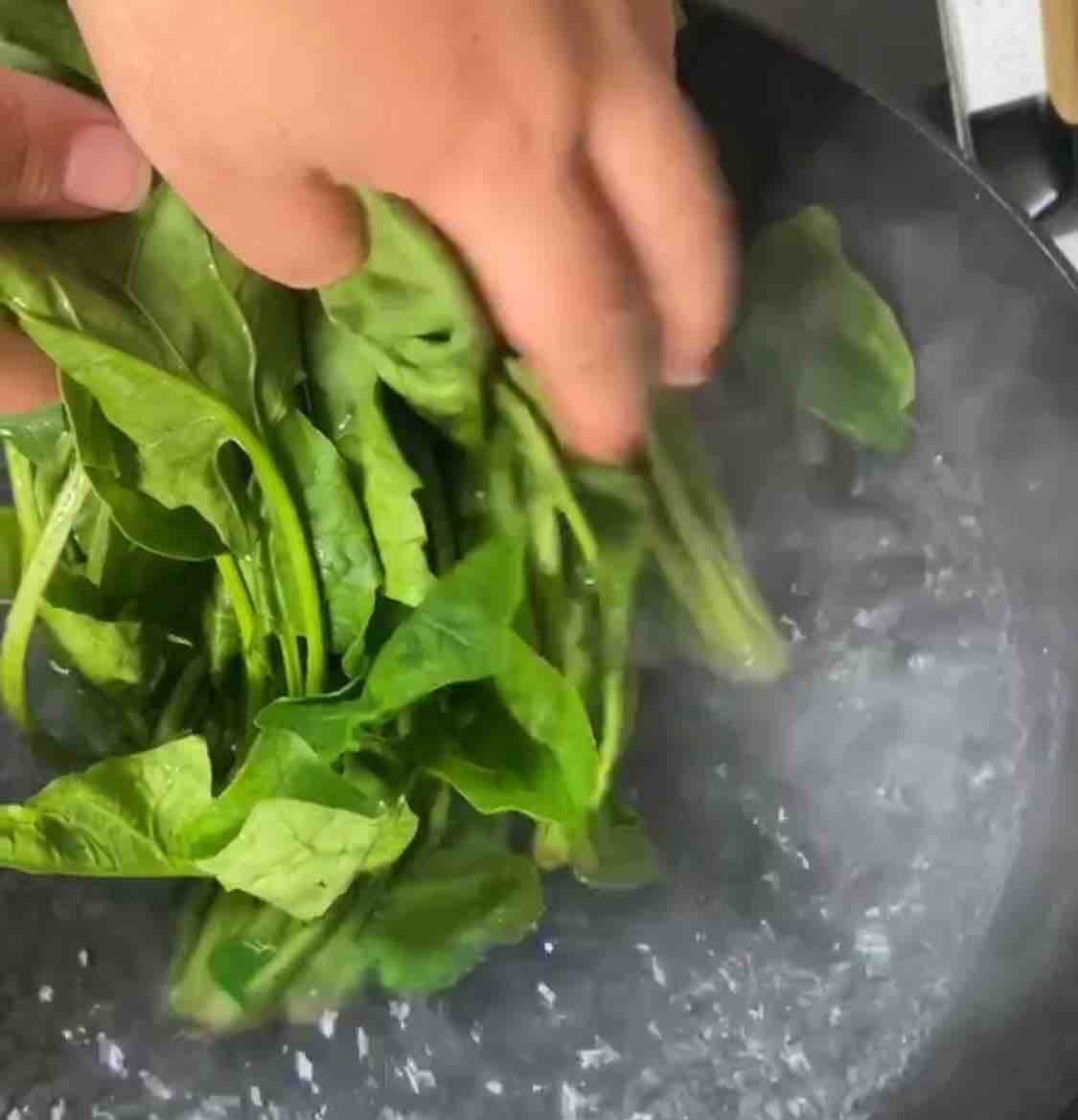 Scrambled Eggs with Linseed Oil (flax Oil) and Spinach recipe