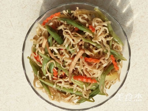 Braised Noodles with Beans and Chicken recipe