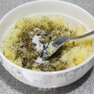 Easy Cooking in The Oven-baked Potato Balls with Cheese recipe