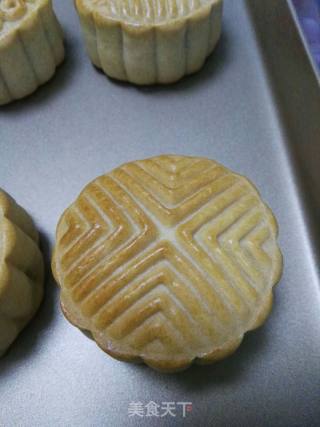 Cantonese Egg Yolk Mooncake recipe