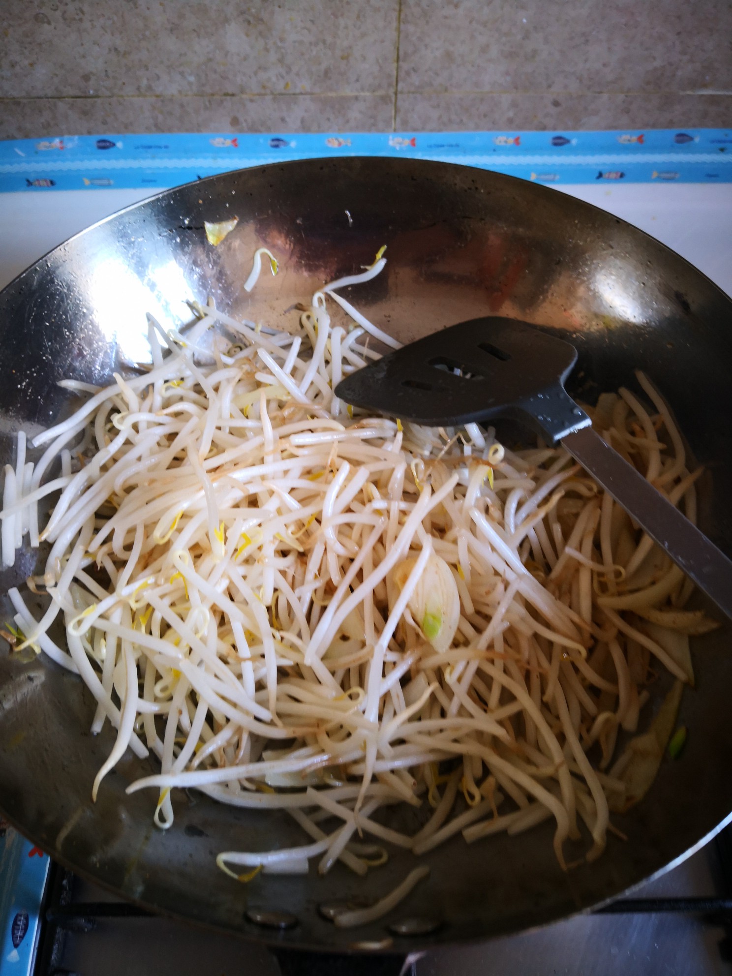 Fried Fungus with Bean Sprouts recipe