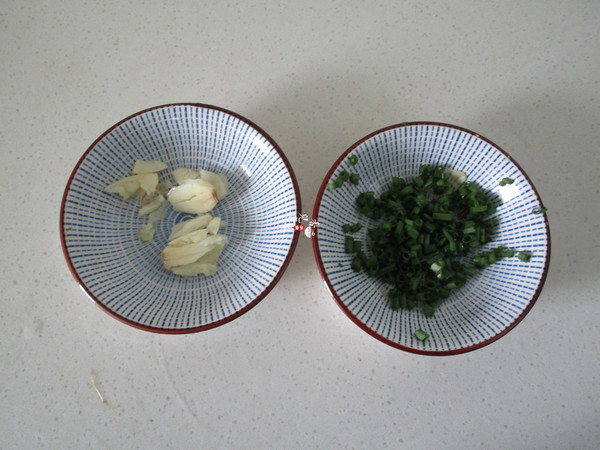 Fried Pork with Yam and Black Fungus recipe