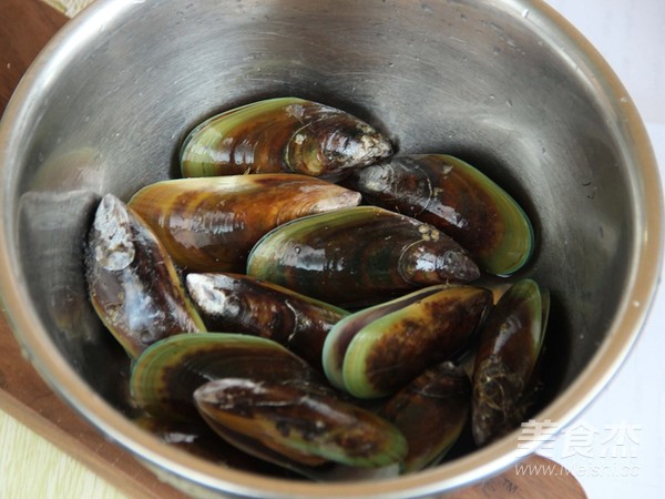 Baked Mussels with Wasabi Cheese recipe